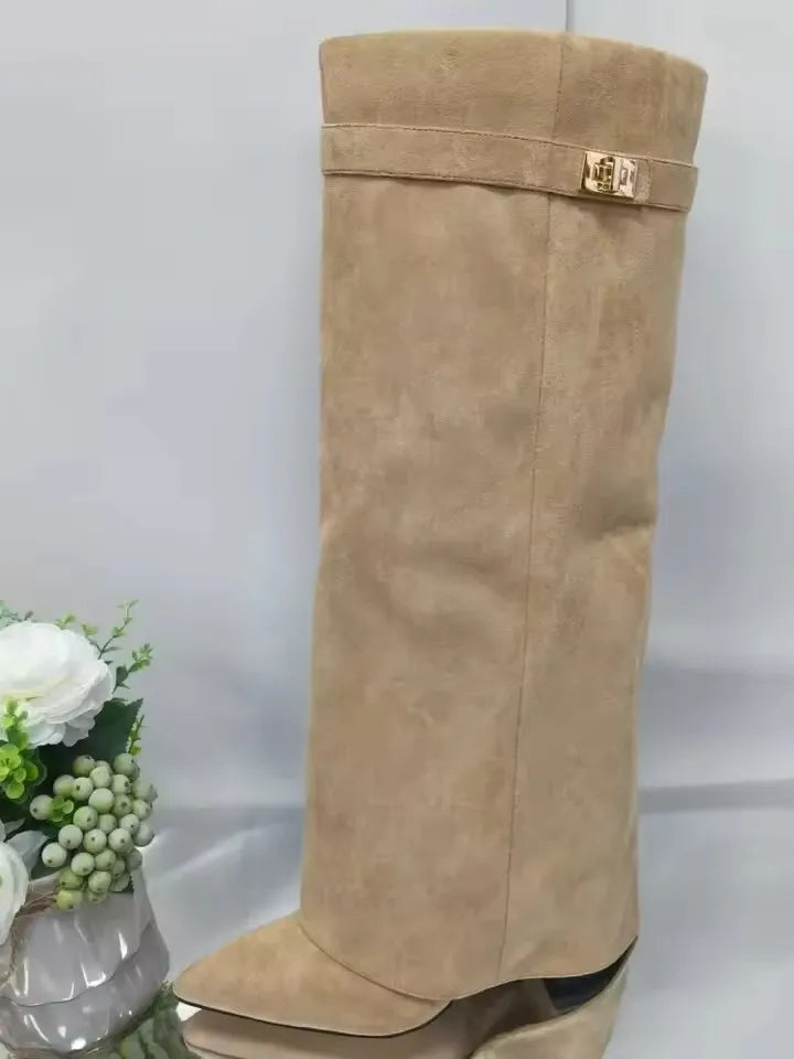 BOTTES EN DAIM POUR L’AUTOMNE