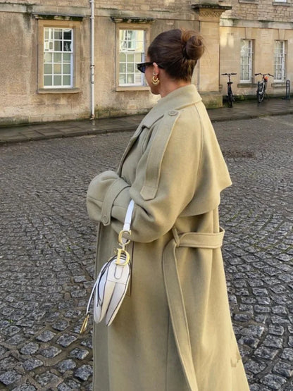 ELEGANTE CAPPOTTO LUNGO IN LANA