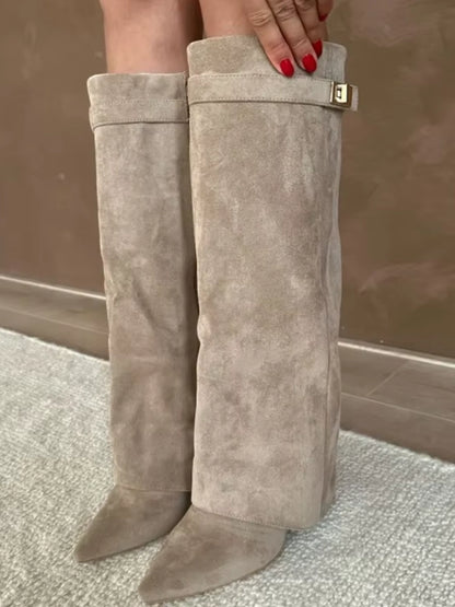 BOTTES EN DAIM POUR L’AUTOMNE